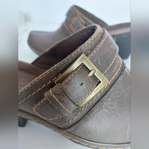 SOLD Clarks Bendables Clogs Sz 8M 34963 Leather 2.75" Heel Split Toe Mules Shoes - Picture 14 of 15